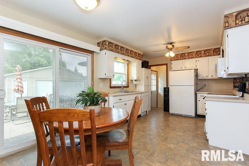 2165 W 35th St, Davenport, IA 52806 - photo 1