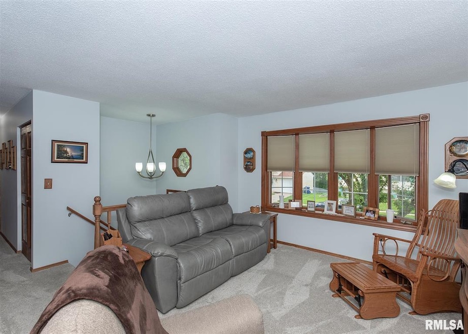 2533 W 56th St, Davenport, IA 52806 - photo 1