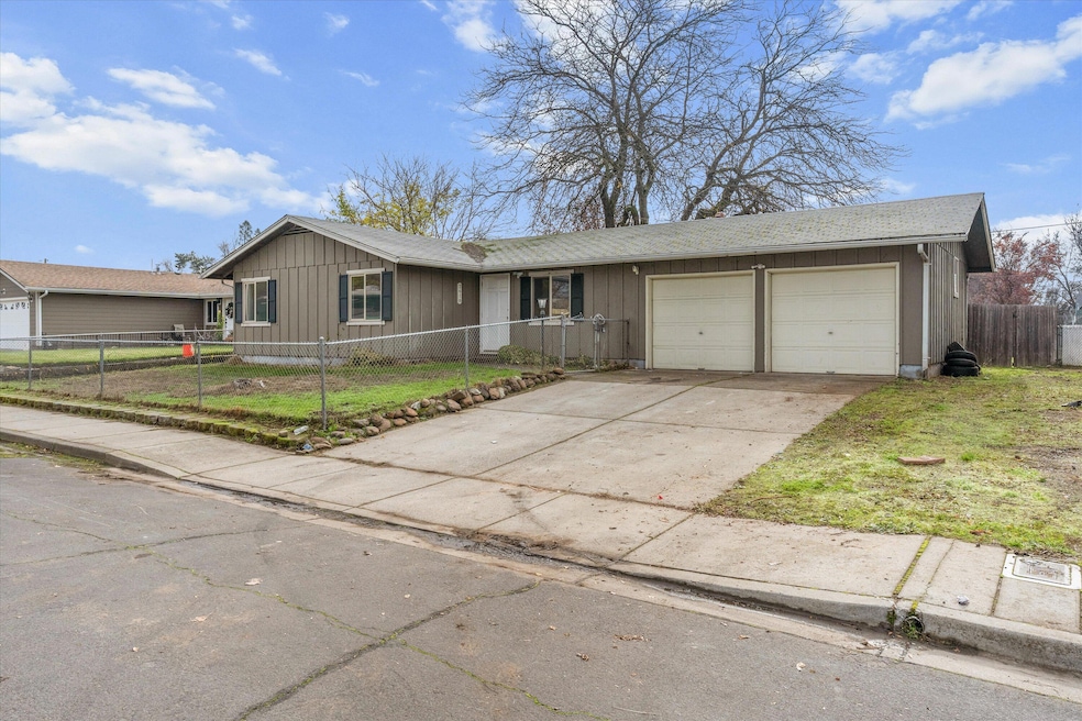 2618 Carr St, White City, OR 97503 - photo 1