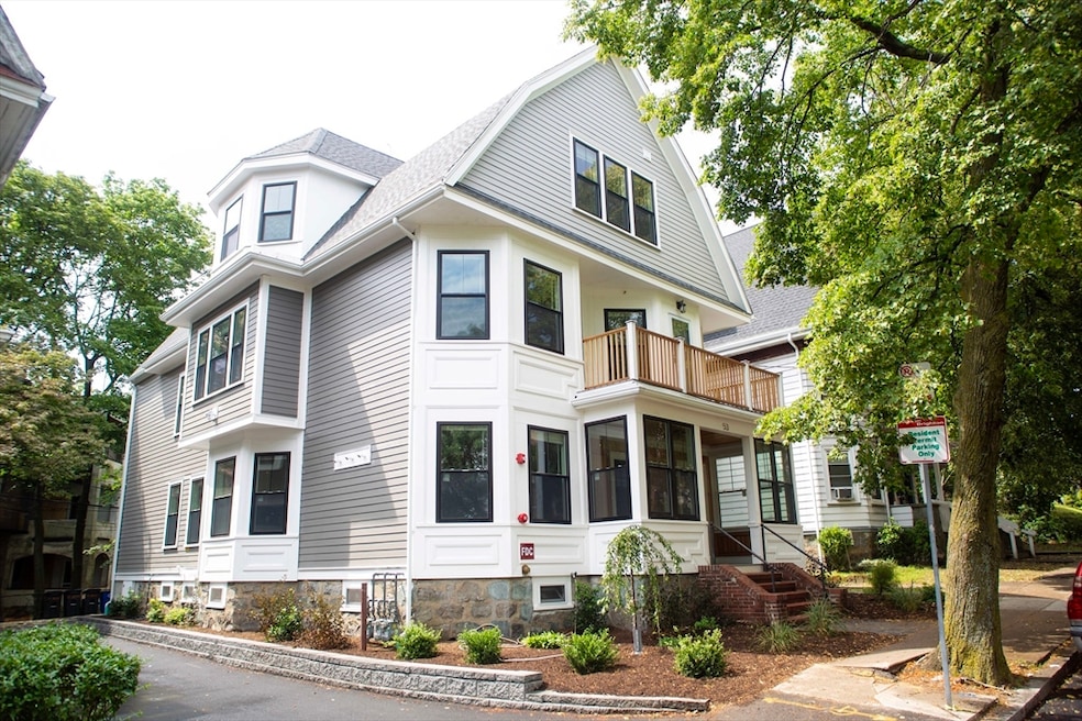 Pending $2,595,000 • Co-Listing Agent