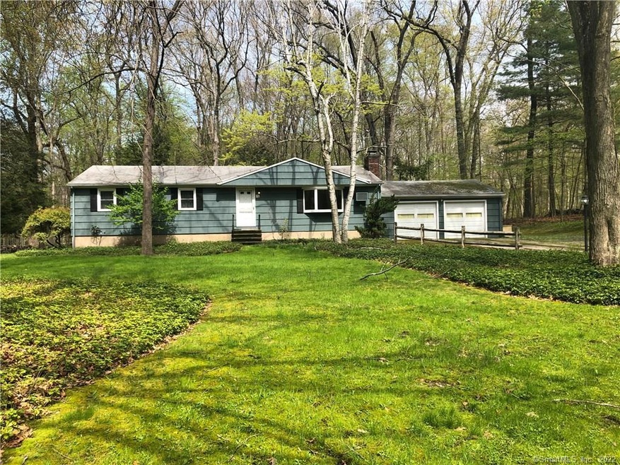 208 Wildflower Ln, Fairfield, CT 06824 - photo 1