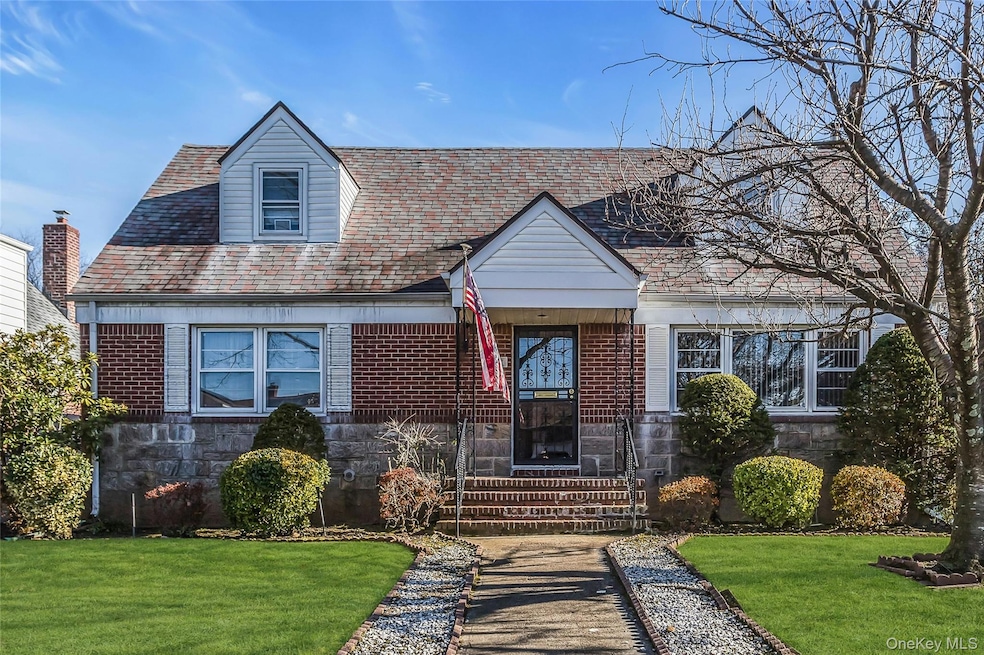 78-37 267th St, Glen Oaks, NY 11004 - photo 1