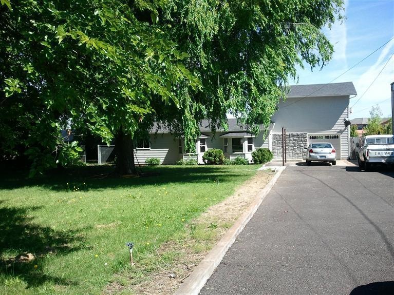 875 Gilman Rd, Medford, OR 97504 - photo 1