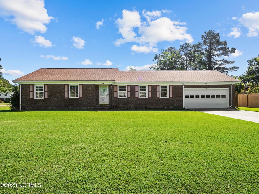 204 University Dr, Jacksonville, NC 28546 - photo 1