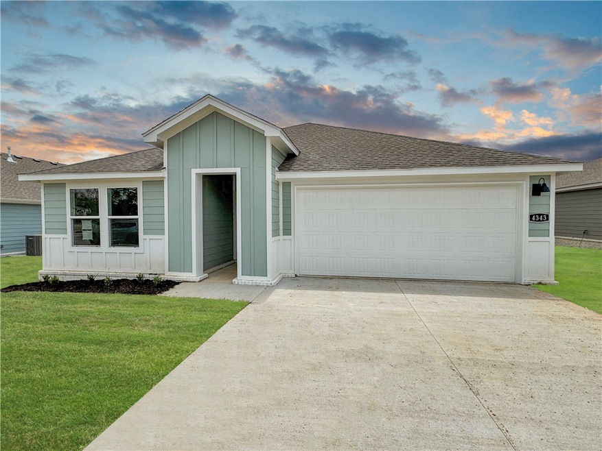 Lovely Lakeway in Aidens Place!