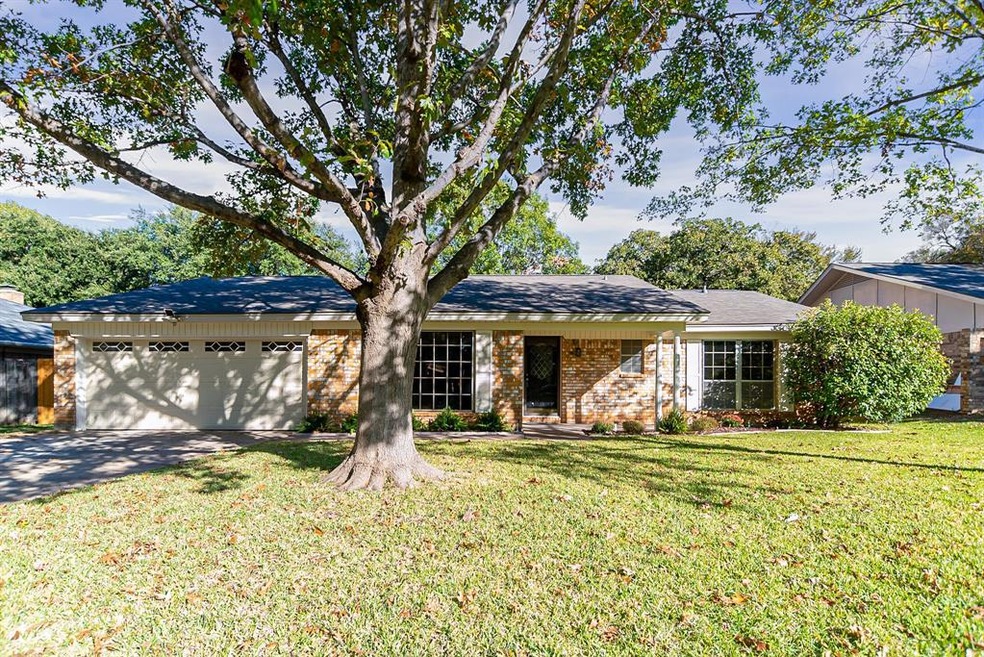 2808 Autumn Dr, Hurst, TX 76054 - photo 1