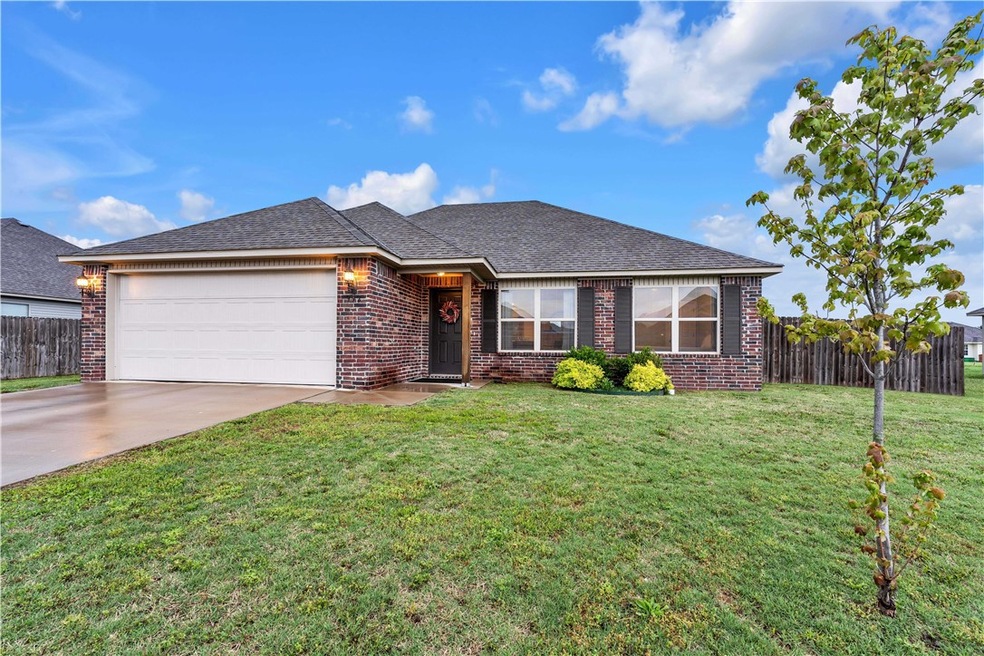 Well-kept home in Stokenbury Farms