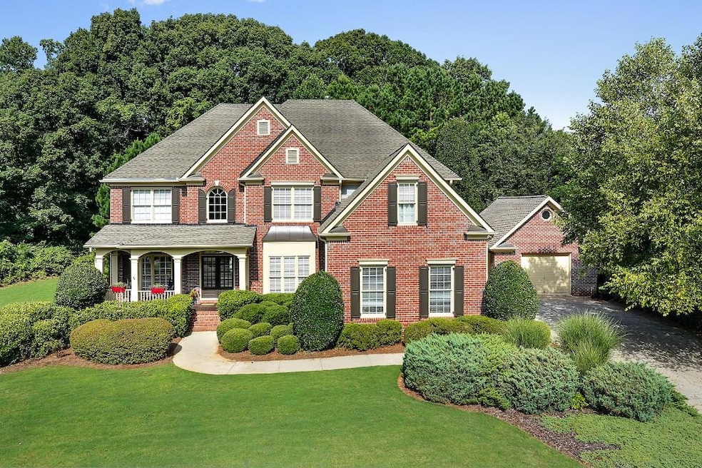 Welcome to White Columns!  Freshly painted home on