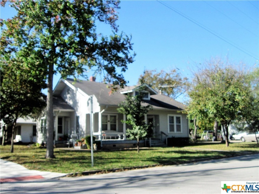 632 E Cedar St, Seguin, TX 78155 - photo 1