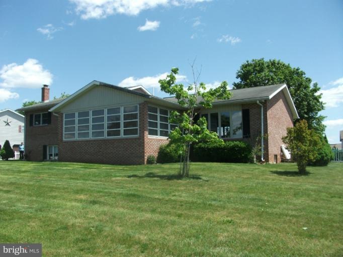 341 Cosell Dr, Chambersburg, PA 17201 - photo 1