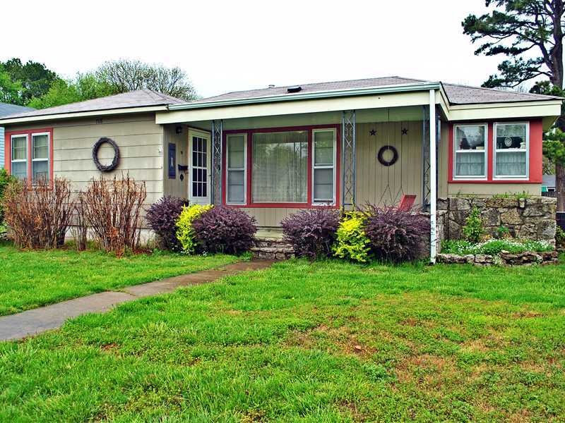 708 NW 6th St, Bentonville, AR 72712 - photo 1