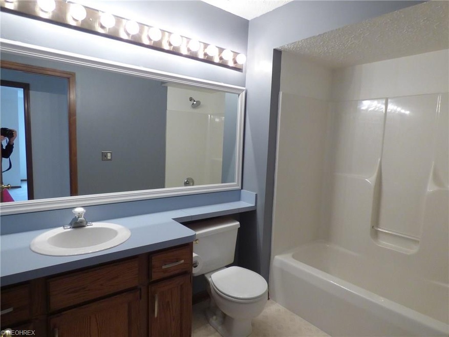 23400 Grist Mill Ct unit 12-2, Olmsted Falls, OH 44138 - photo 1