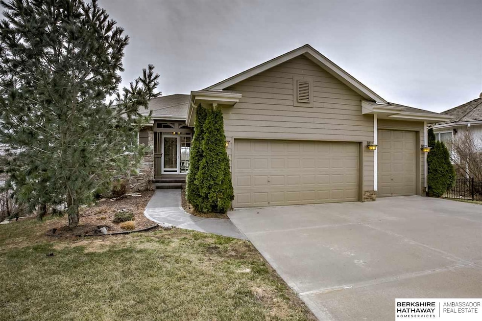 8311 Molokai Dr, Papillion, NE 68046 - photo 1