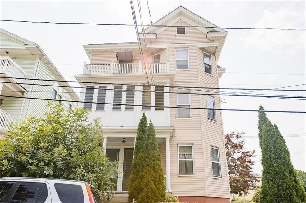 Fantastic investor opportunity! Large, three famil
