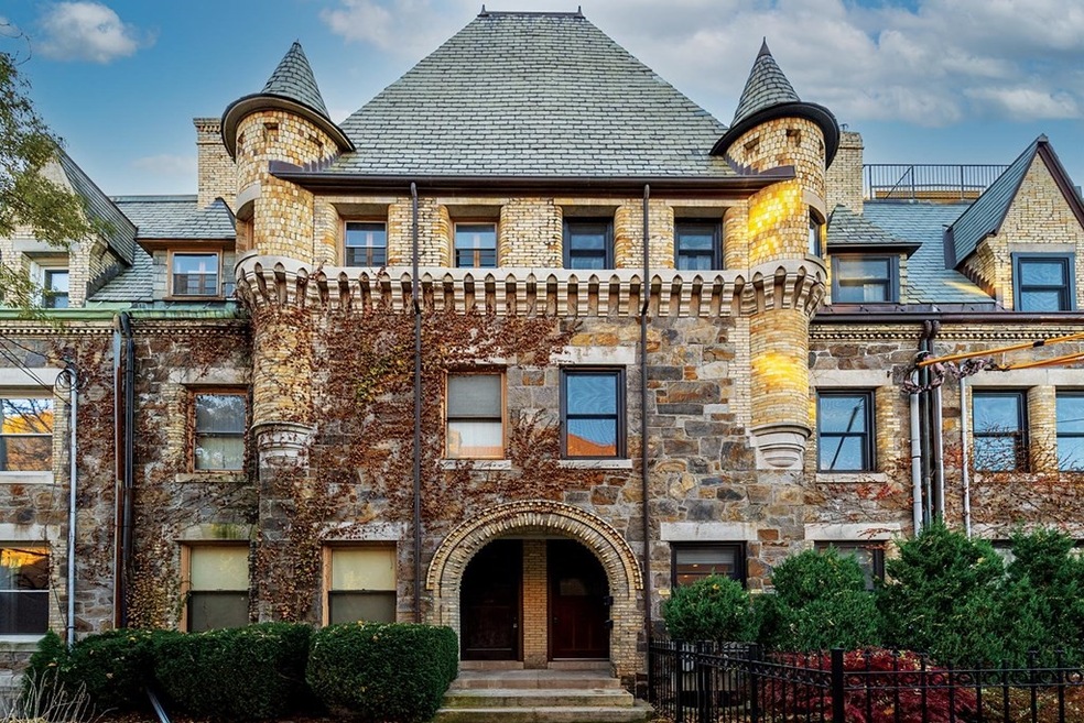 320 Tappan St, Brookline, MA 02445 - photo 1