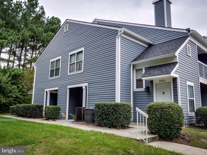 5827 Orchard Hill Ct, Clifton, VA 20124 - photo 1