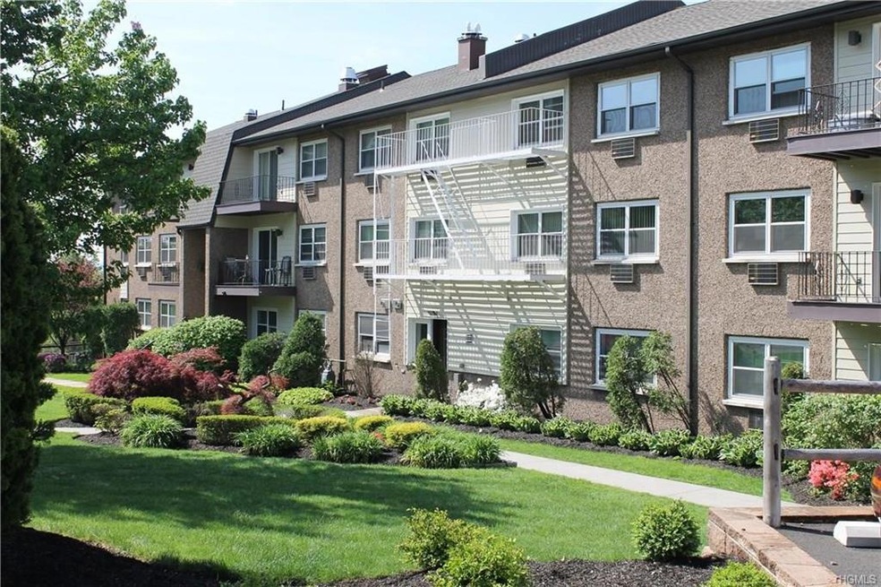 302 Piermont Ave unit 2D, Nyack, NY 10960 - photo 1