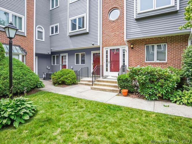 Courtyard to the front entrance