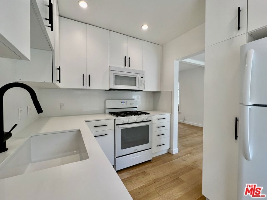 1728 El Cerrito Place unit 4, Los Angeles, CA 90028 - photo 1