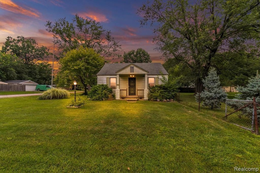01-35150-College-St-WindowStill-Real-Estate-Photog