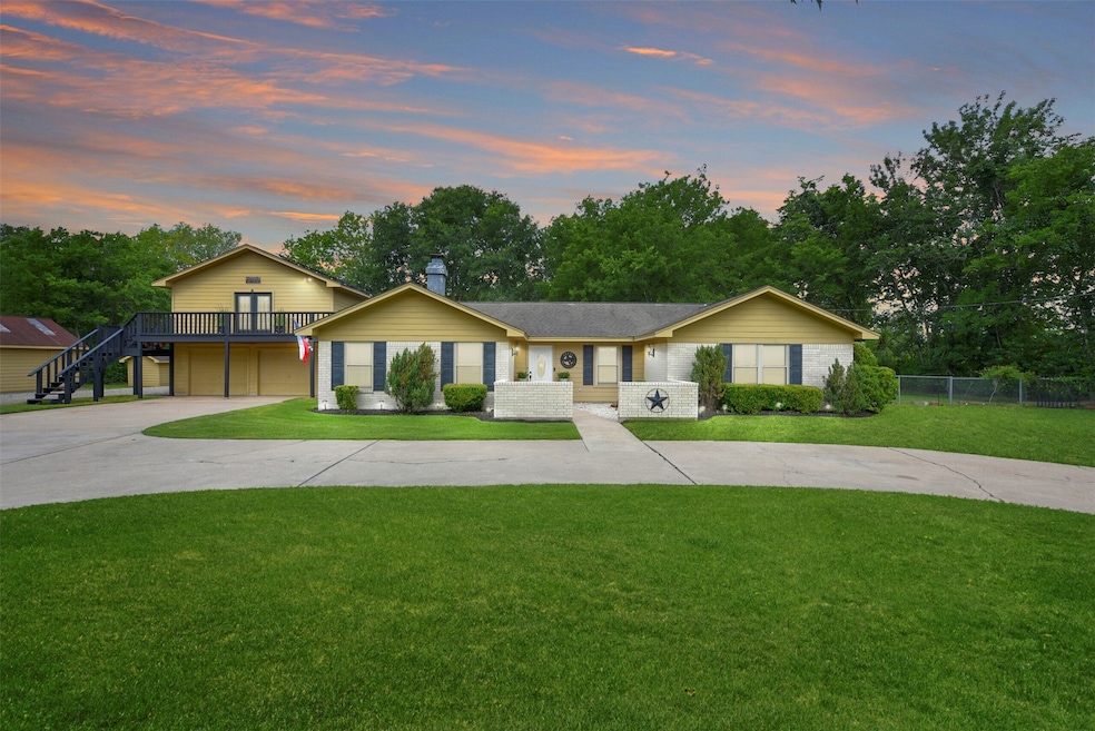 22028 Britt Oaks Dr, Alvin, TX 77511 - photo 1