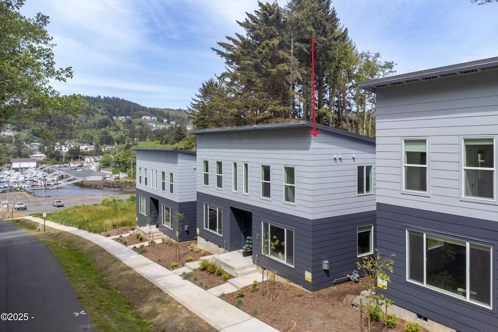 450 SW Shell Ave #3