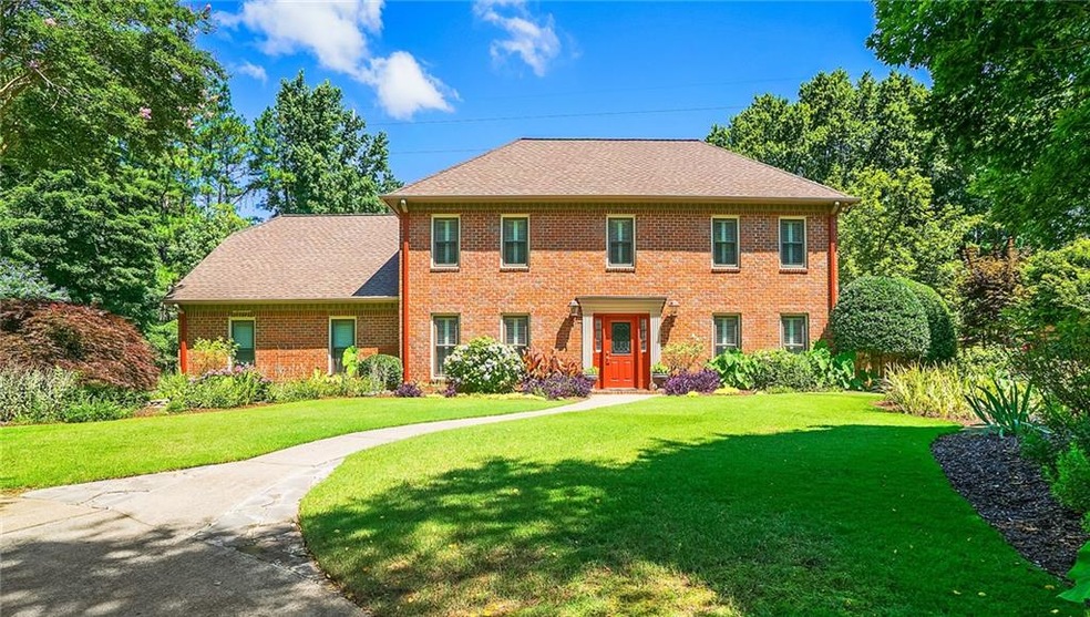 Brick traditional in Chimney Lakes!