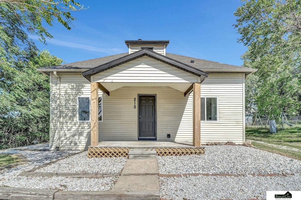 210 E 2nd St, Hickman, NE 68372 - photo 1