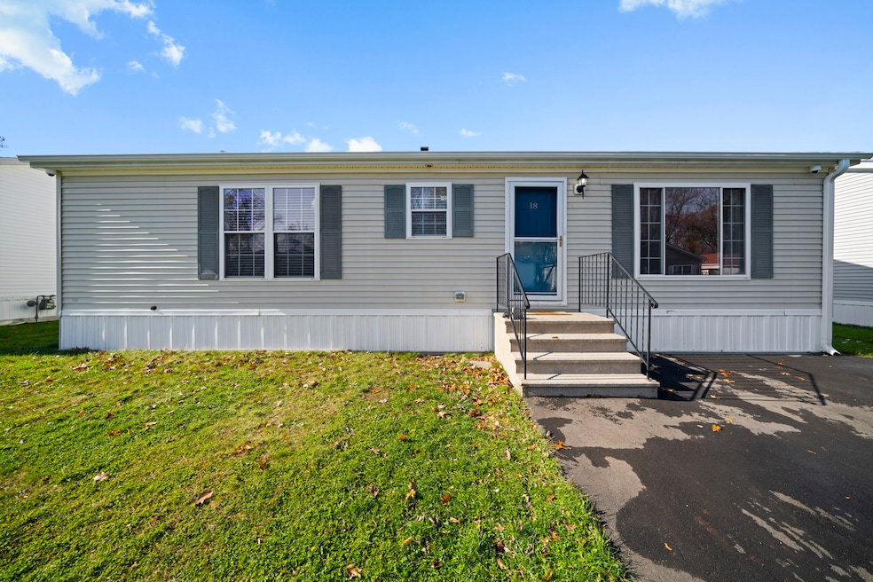 18 Laurel Cir, East Windsor, CT 06088 - photo 1