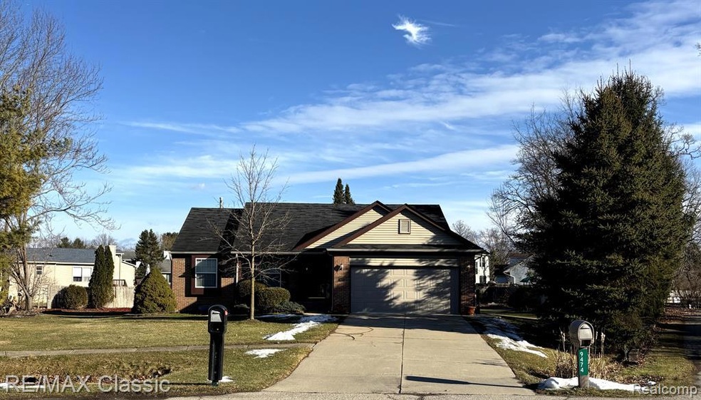 9477 Sandlewood Ct, Whitmore Lake, MI 48189 - photo 1