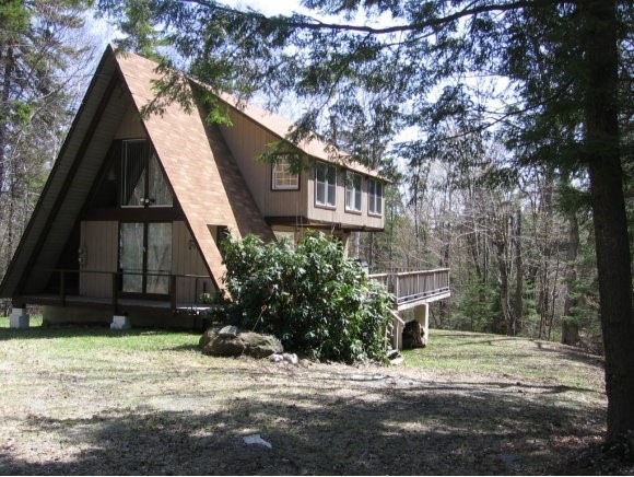 915 Shippee Rd, Readsboro, VT 05350 - photo 1