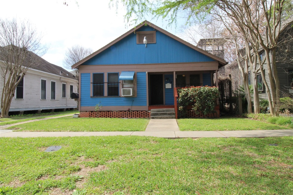829 Cortlandt St, Houston, TX 77007 - photo 1