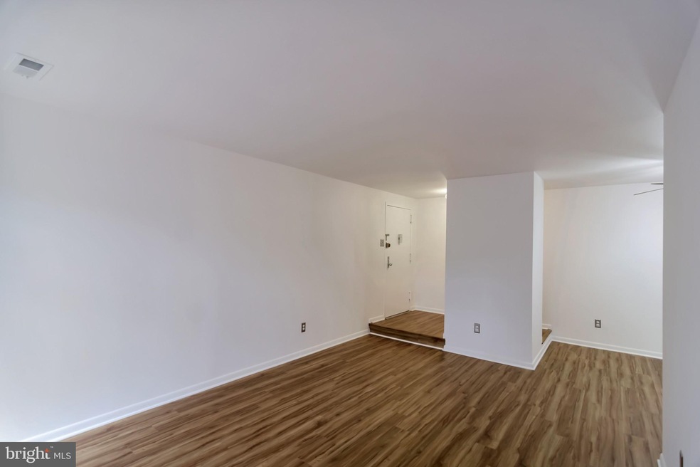 11208 Chestnut Grove Square unit 5, Reston, VA 20190 - photo 1