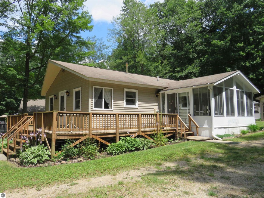 121 W Ridge Cir, Leroy, MI 49655 - photo 1