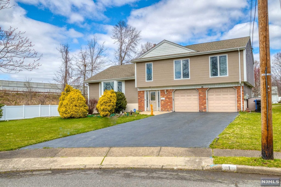 1 Dogwood Ct, Paramus, NJ 07652 - photo 1