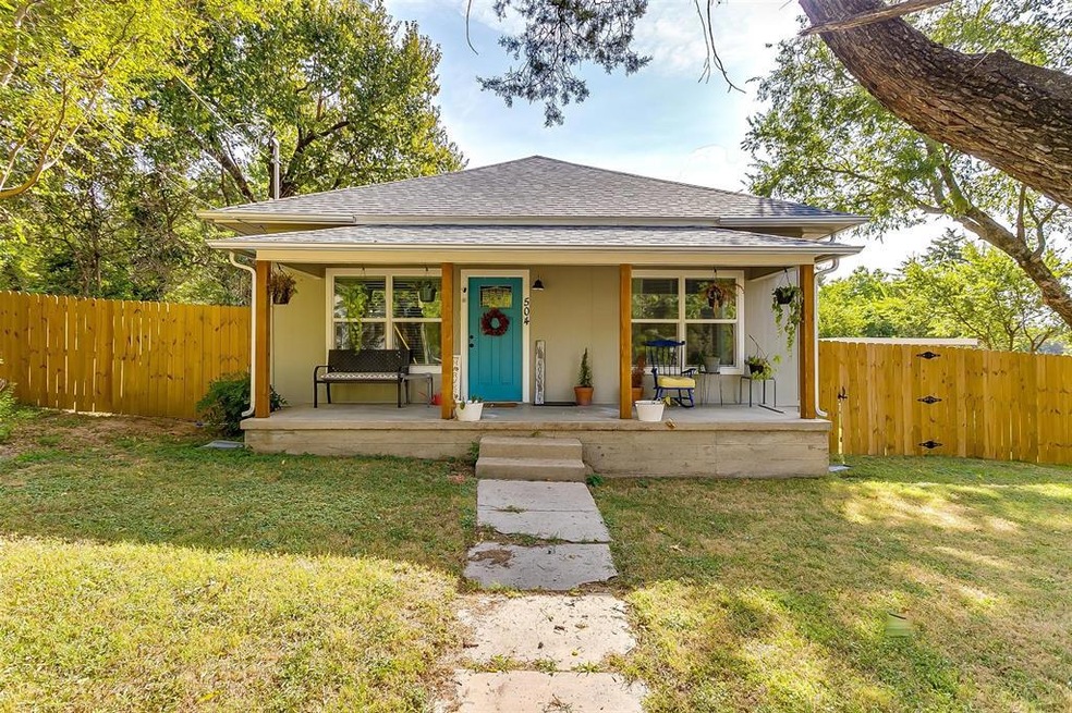 504 N Elm St, Weatherford, TX 76086 - photo 1