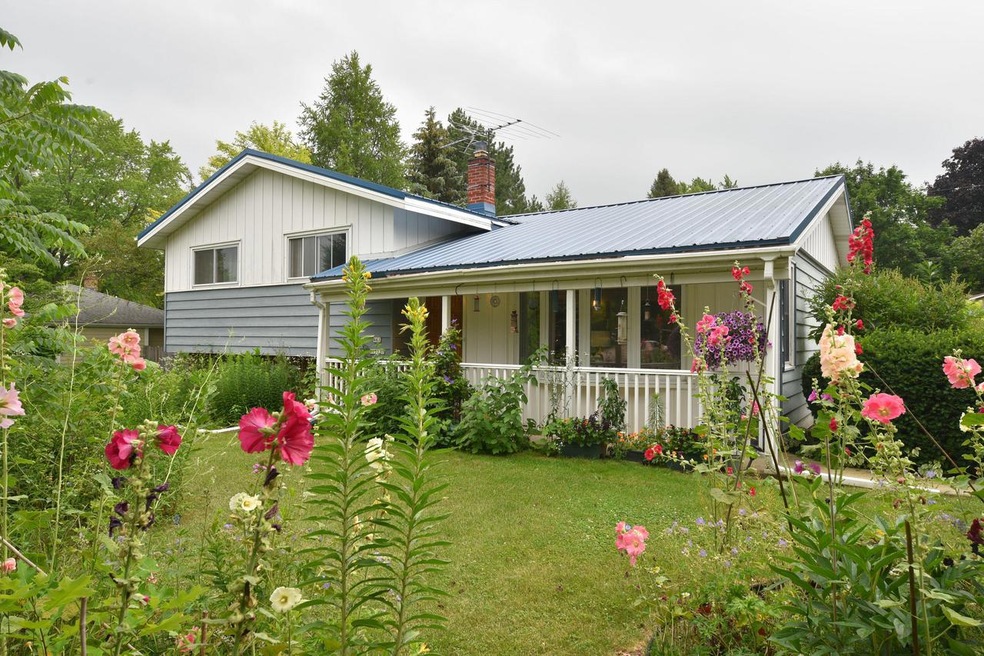 Pretty house!