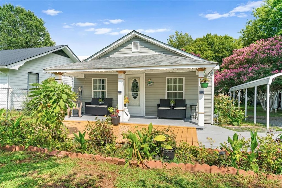 928 Avenue C, Dalton, GA 30721 - photo 1