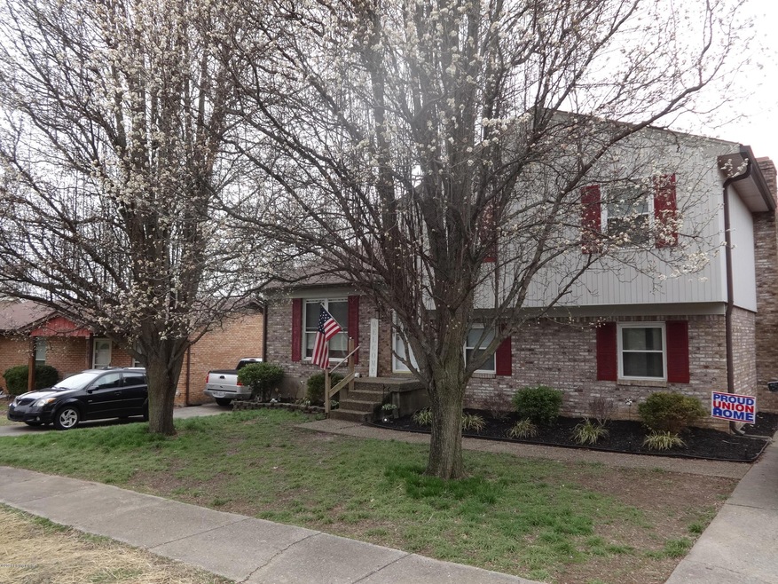 7904 Rochelle Rd, Louisville, KY 40228 - photo 1