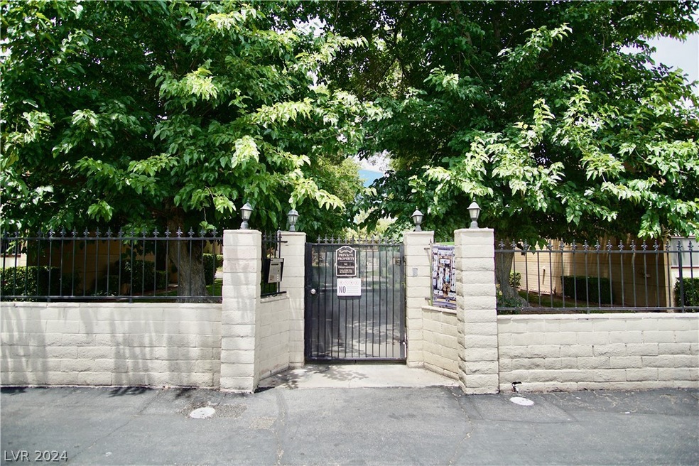 Country Club Shadows entrance gate.  Welcome guest