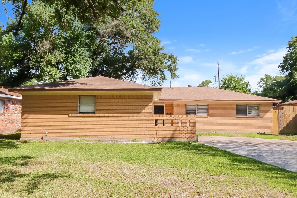 914 Mosher Ln, Houston, TX 77088 - photo 1