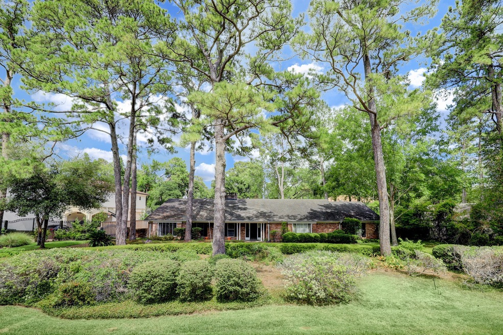 306 Tynebridge Ln, Houston, TX 77024 - photo 1