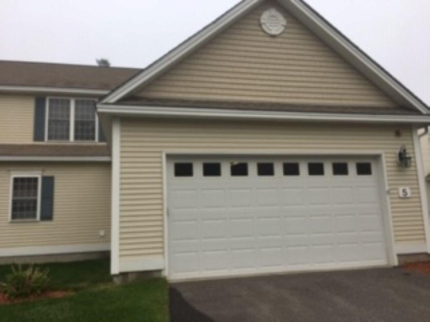 5 Concord Coach Ln, Litchfield, NH 03052 - photo 1