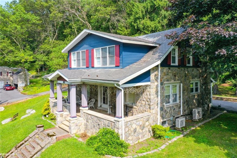 811 W Applegate Ave, Pen Argyl, PA 18072 - photo 1