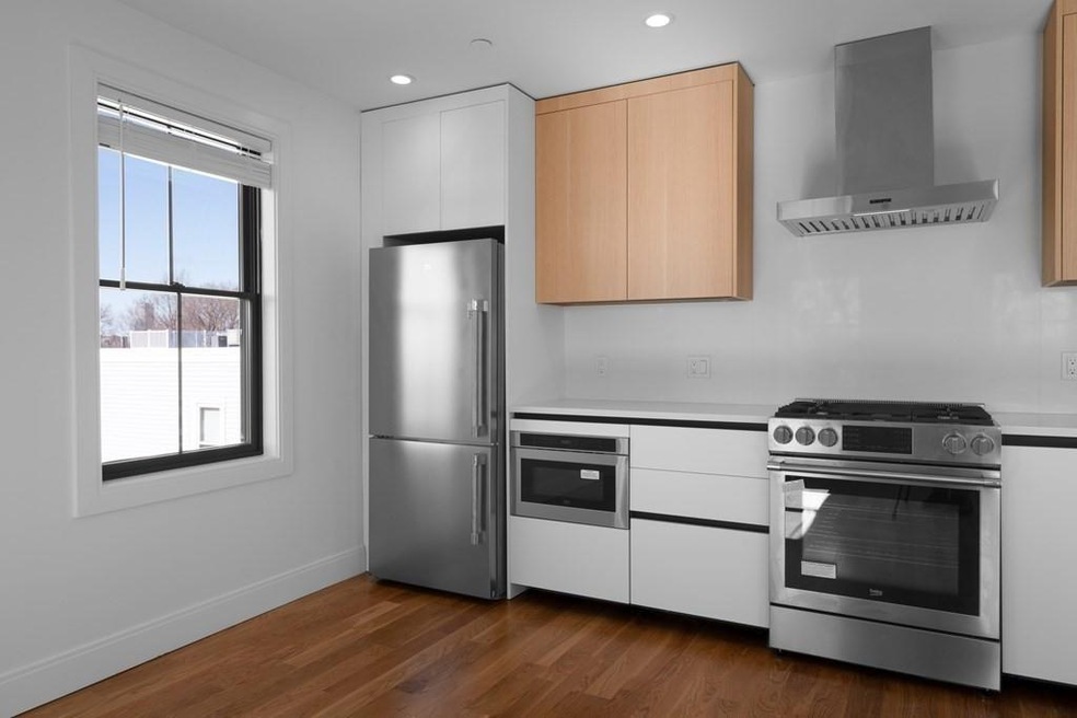 332 E 8th St unit 4, Boston, MA 02127 - photo 1