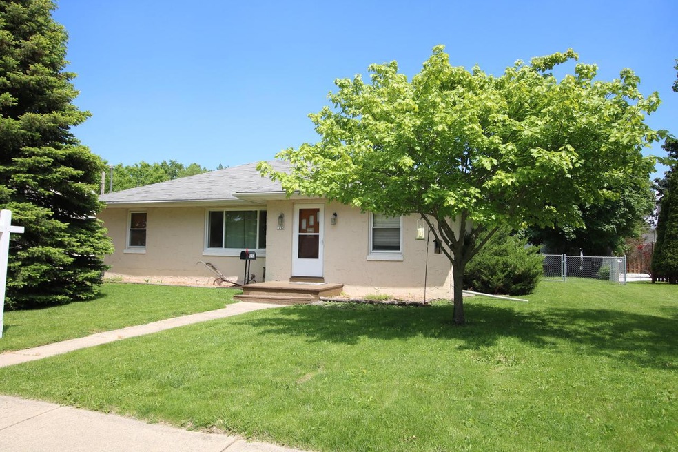 1252 Spruce St, Oshkosh, WI 54901 - photo 1