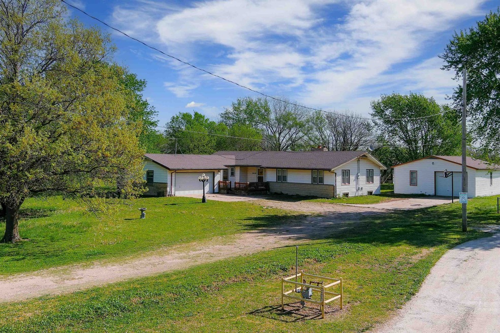 1418 N Meridian Rd, Peck, KS 67120 - photo 1