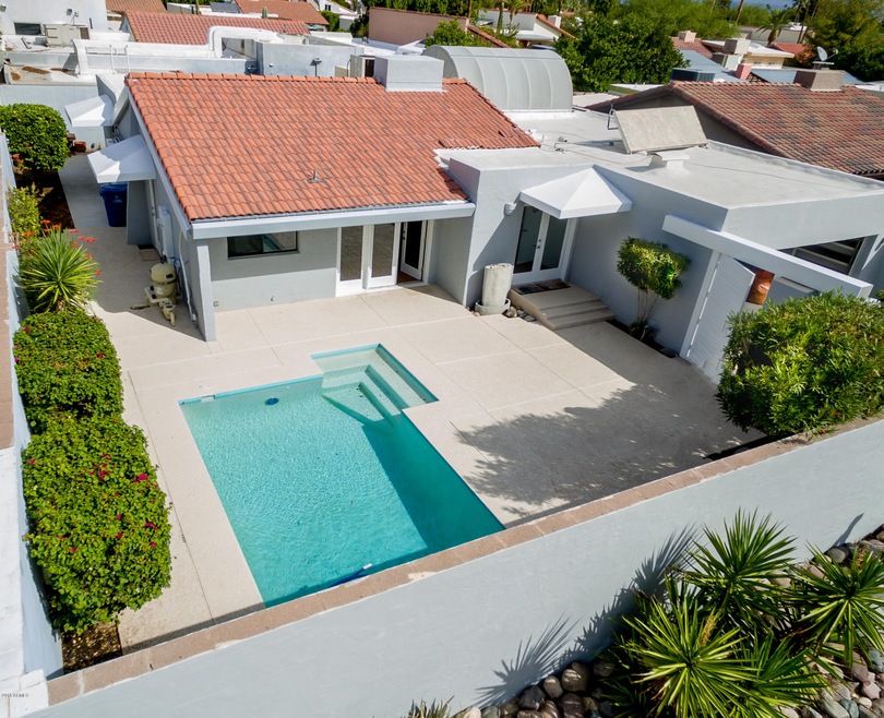 Courtyard Entrance & Pool