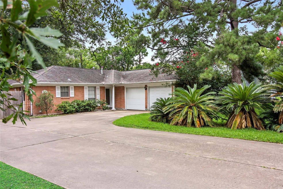 1915 E Allegro St, Houston, TX 77080 - photo 1