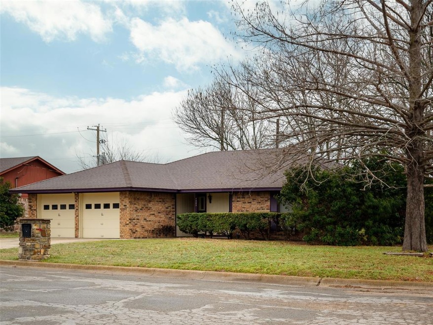 1221 Dirkson St, Weatherford, TX 76086 - photo 1